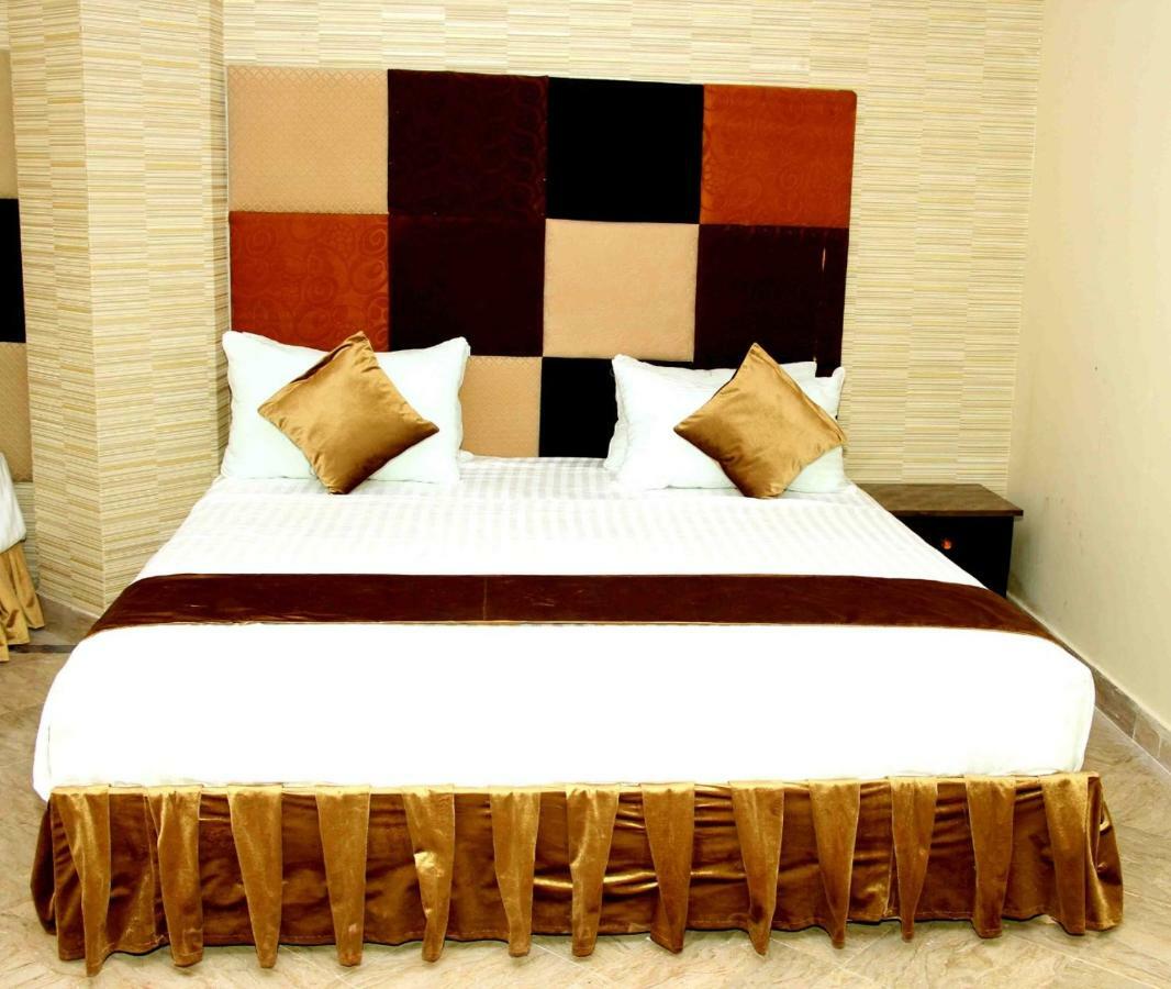 Premier Inn Gulberg Lahore Exteriér fotografie