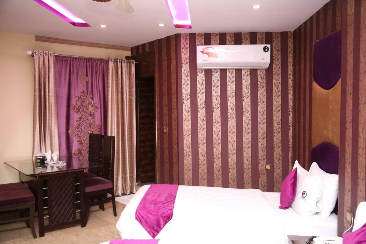 Premier Inn Gulberg Lahore Exteriér fotografie