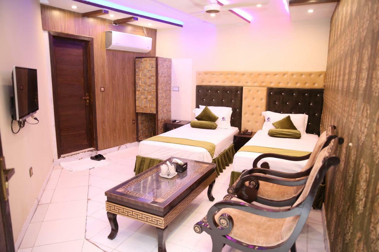 Premier Inn Gulberg Lahore Exteriér fotografie