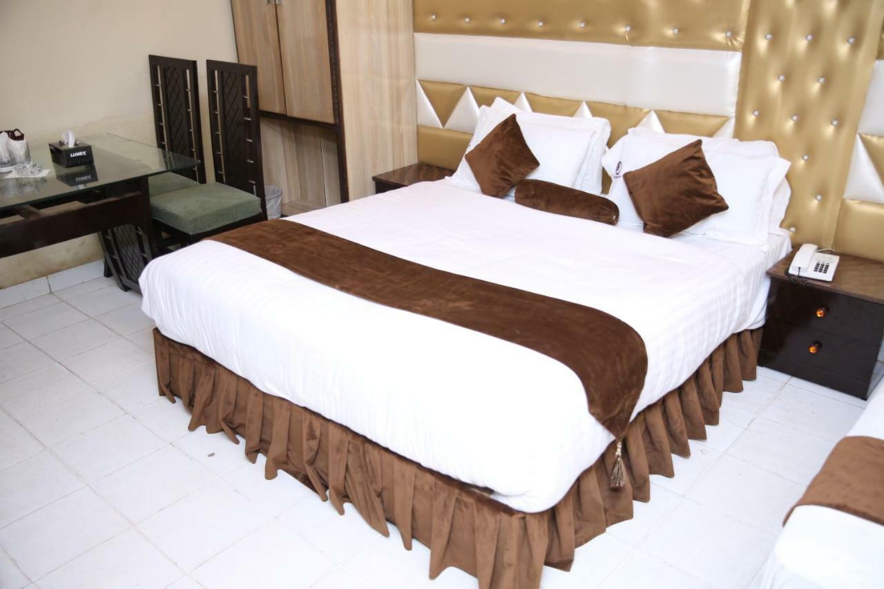 Premier Inn Gulberg Lahore Exteriér fotografie