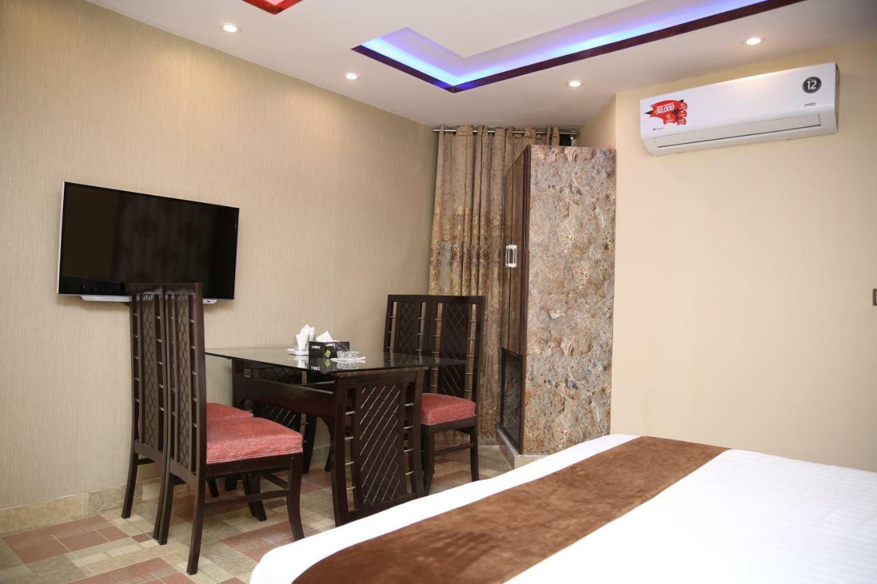 Premier Inn Gulberg Lahore Exteriér fotografie