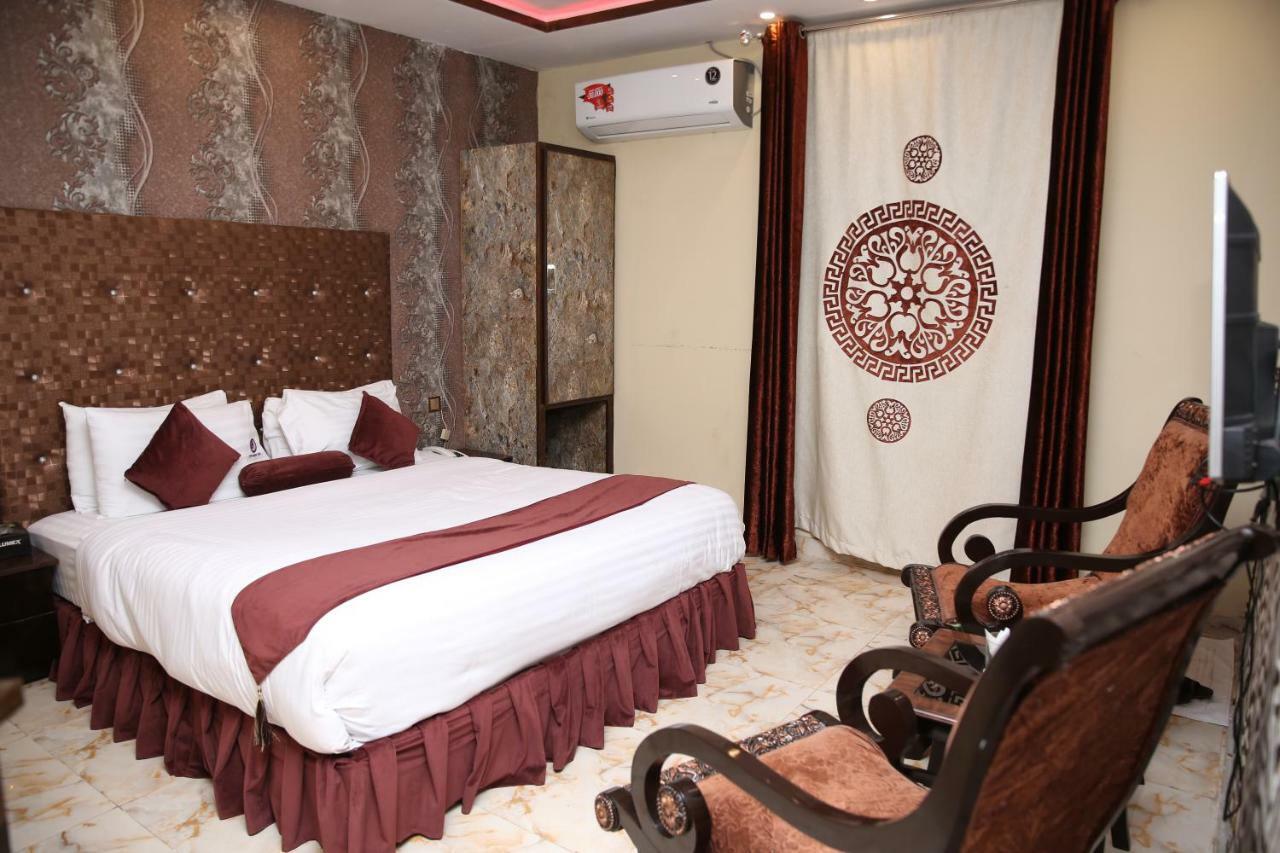 Premier Inn Gulberg Lahore Exteriér fotografie