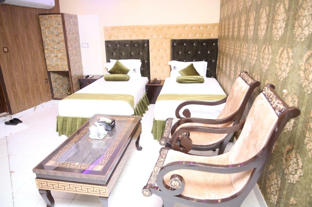 Premier Inn Gulberg Lahore Exteriér fotografie