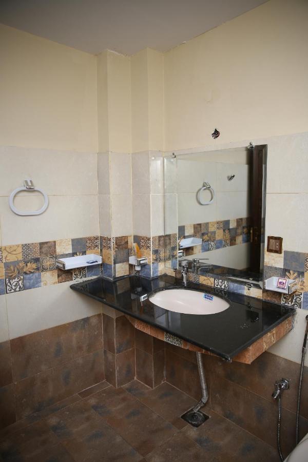 Premier Inn Gulberg Lahore Exteriér fotografie